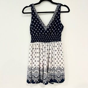 Aeropostale Women’s Navy and White Printed V-Neck Sundress Size Medium